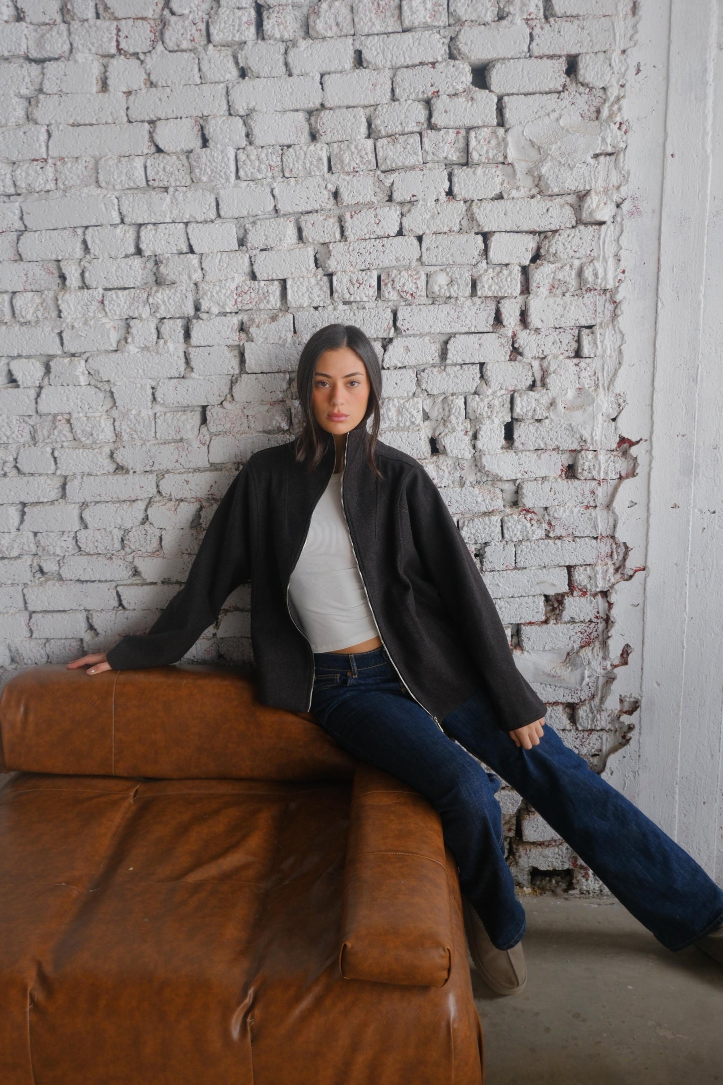 Minimal Zip-Up Jacket – Black