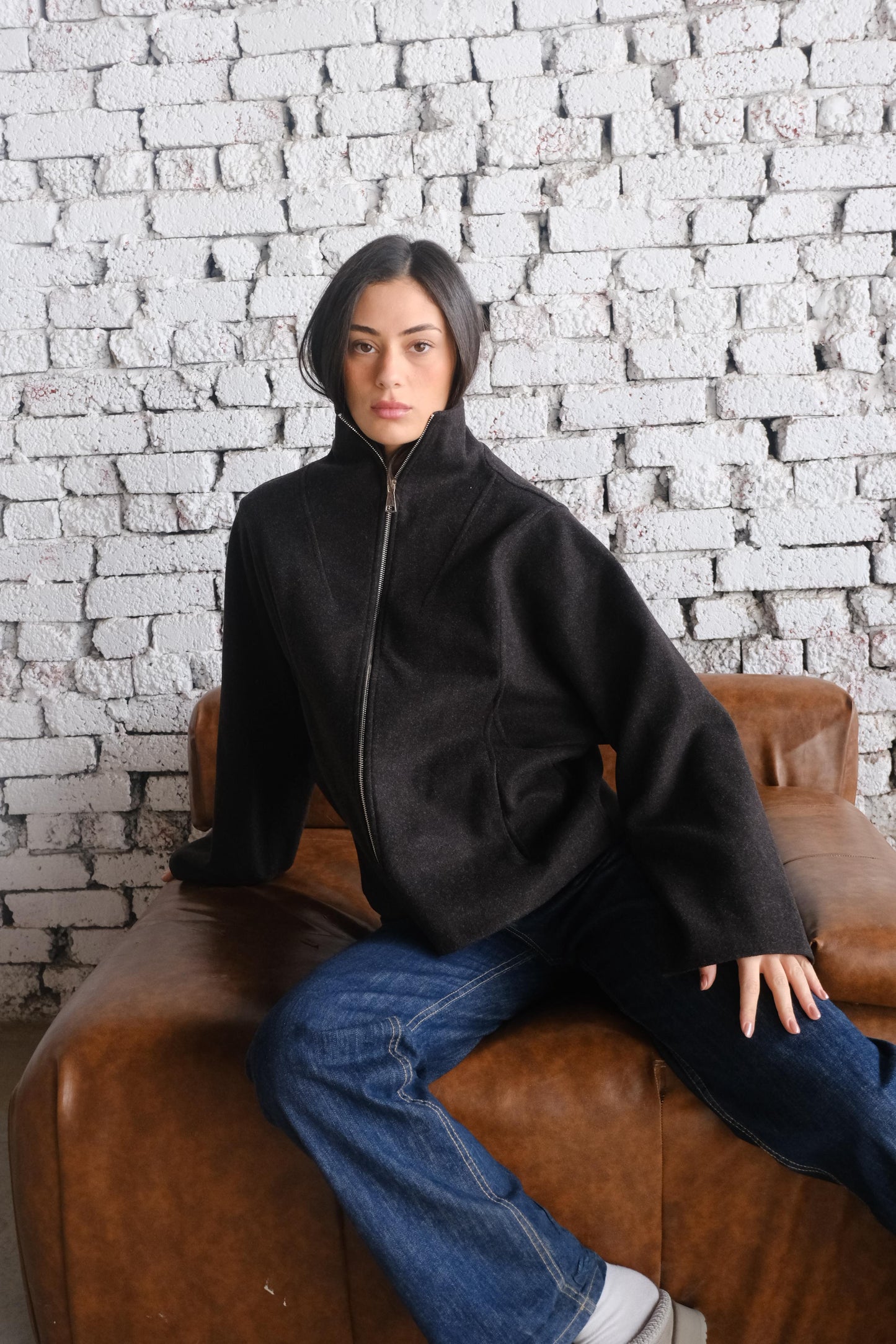 Minimal Zip-Up Jacket – Black